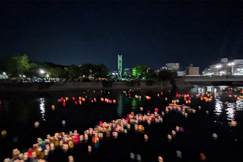 とうろう流しのお手伝い